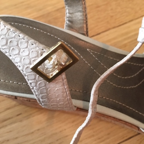 Tahari Wedge/Strappy Sandals - Sz 9.5 - Picture 7 of 8